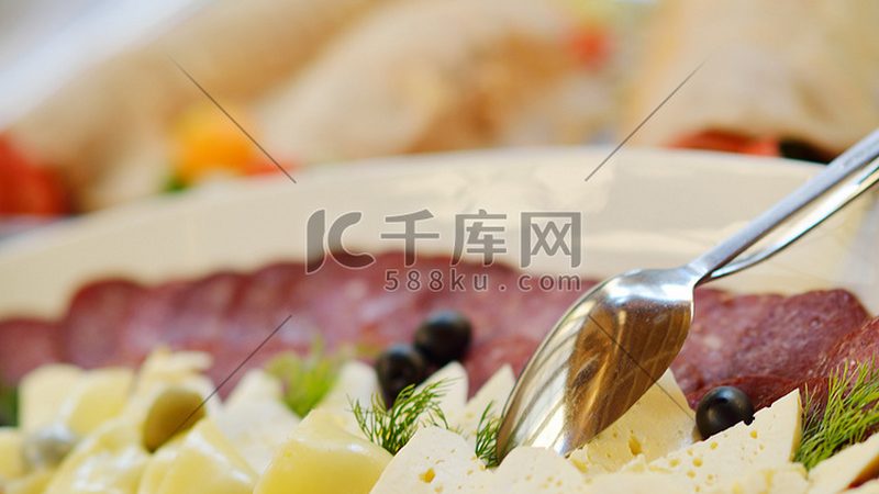 根据市场调查，目前我国预制菜冷链运输价格大致如下：